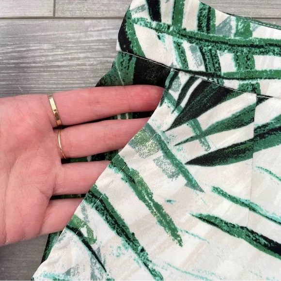 Dynamite Palm Print Tropical Shorts - Picture 4 of 8